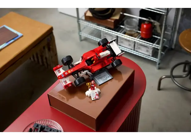 LEGO Constructor Icons Ferrari F2004 and Michael Schumacher, 7 image