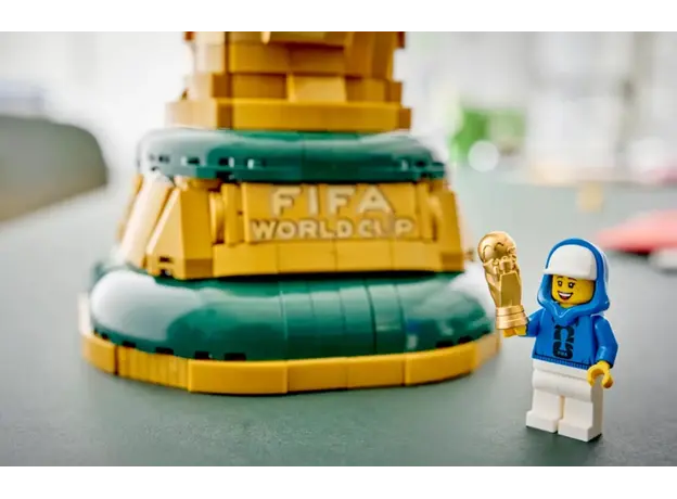 LEGO Constructor Editions Football FIFA World Cup™ Official Trophy, 4 image