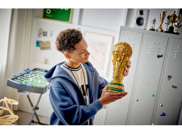 LEGO Constructor Editions Football FIFA World Cup™ Official Trophy, 5 image