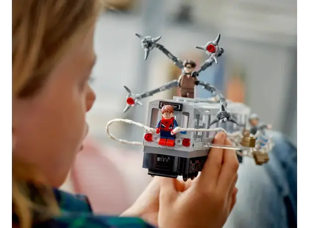 LEGO Constructor Super Heroes Spider-Man vs. Doc Ock Subway Train Scene, 6 image