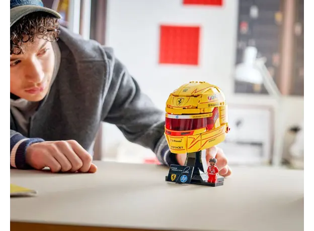 LEGO Constructor Scuderia Ferrari HP Lewis Hamilton Helmet, 6 image